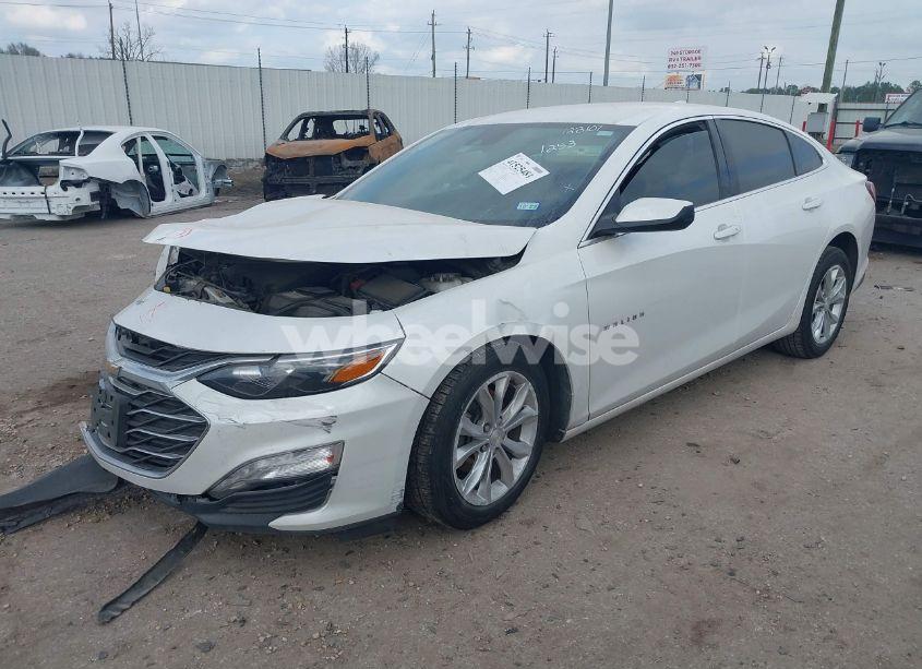 Photo 2 of 2019 Chevrolet Malibu LT (VIN 1G1ZD5ST8KF130861)