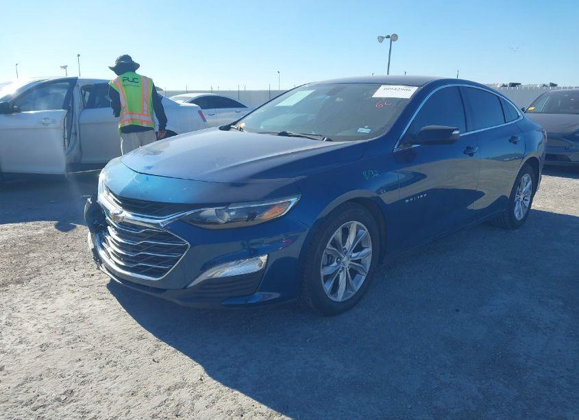 Photo 2 of 2019 Chevrolet Malibu LT (VIN 1G1ZD5ST8KF145571)