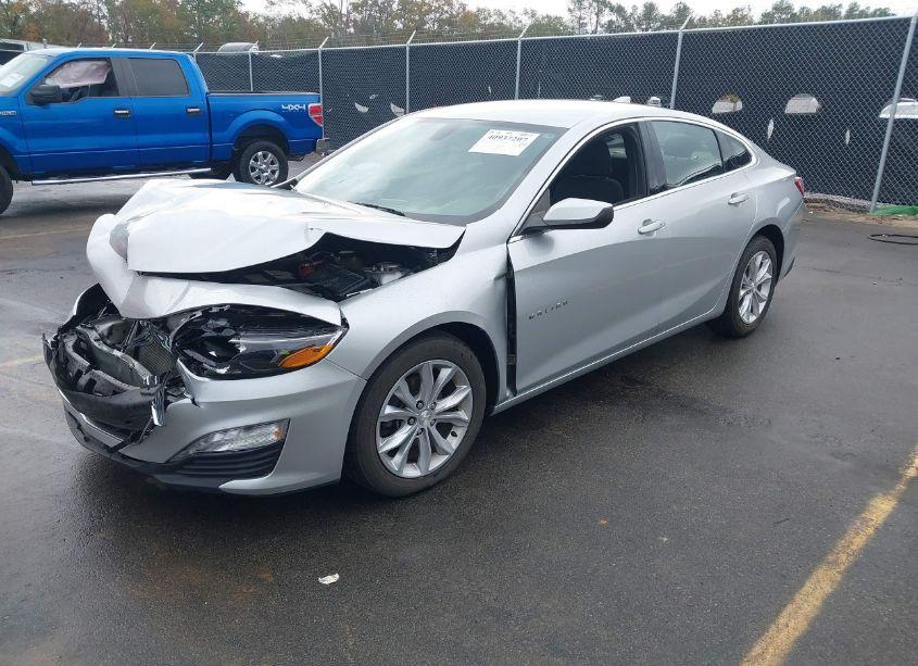 Photo 2 of 2019 Chevrolet Malibu LT (VIN 1G1ZD5ST8KF153945)