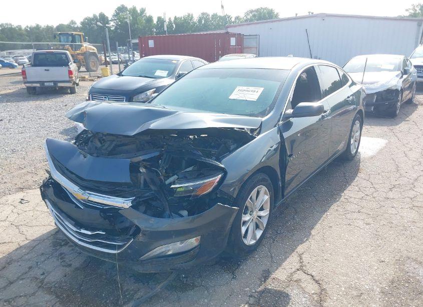 Photo 2 of 2019 Chevrolet Malibu LT (VIN 1G1ZD5ST8KF157834)