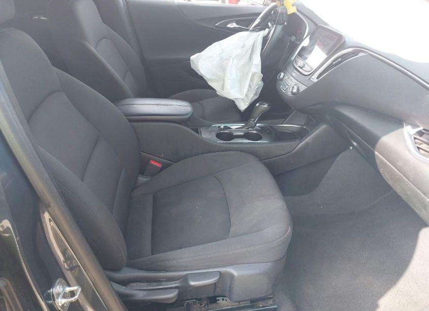 Photo 5 of 2019 Chevrolet Malibu LT (VIN 1G1ZD5ST8KF157834)