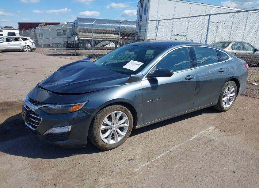 Photo 2 of 2019 Chevrolet Malibu LT (VIN 1G1ZD5ST8KF167392)