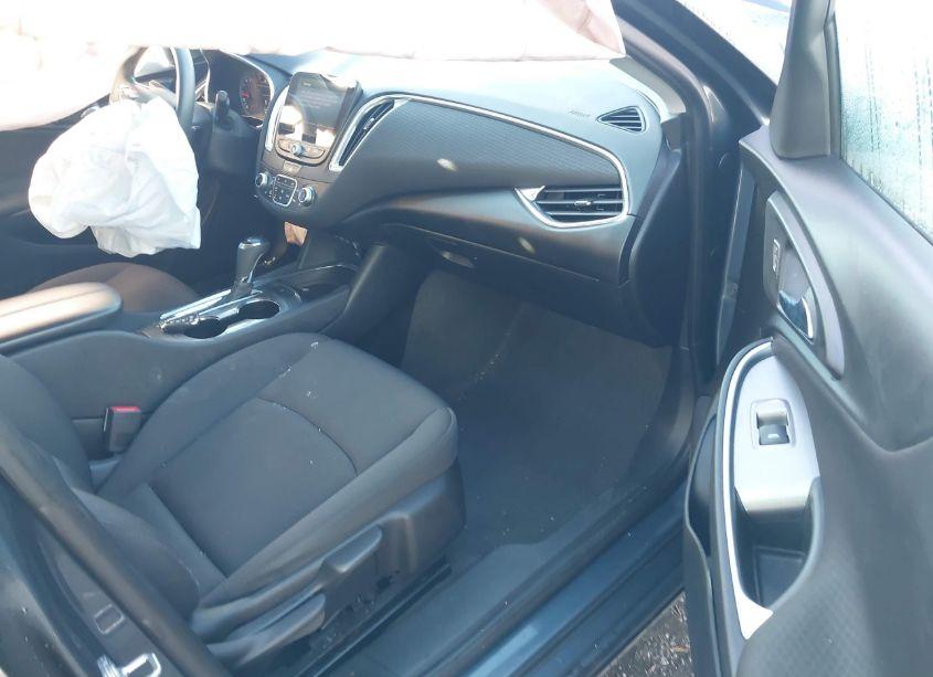 Photo 5 of 2019 Chevrolet Malibu LT (VIN 1G1ZD5ST8KF170650)