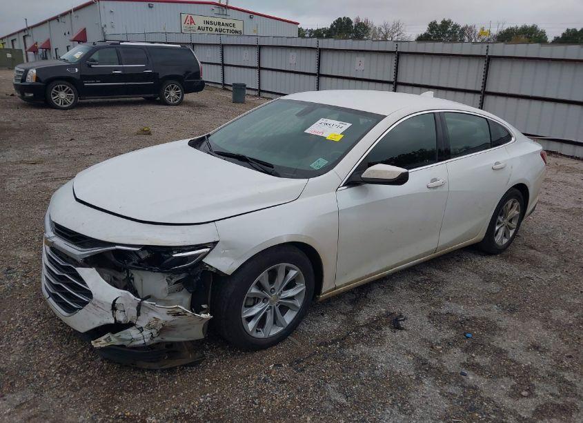 Photo 2 of 2019 Chevrolet Malibu LT (VIN 1G1ZD5ST8KF171653)