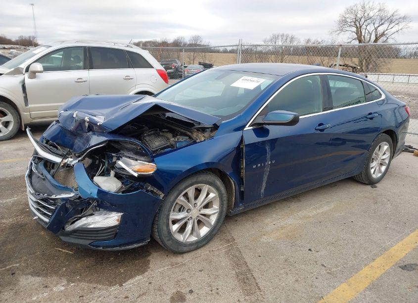 Photo 2 of 2019 Chevrolet Malibu LT (VIN 1G1ZD5ST8KF180448)