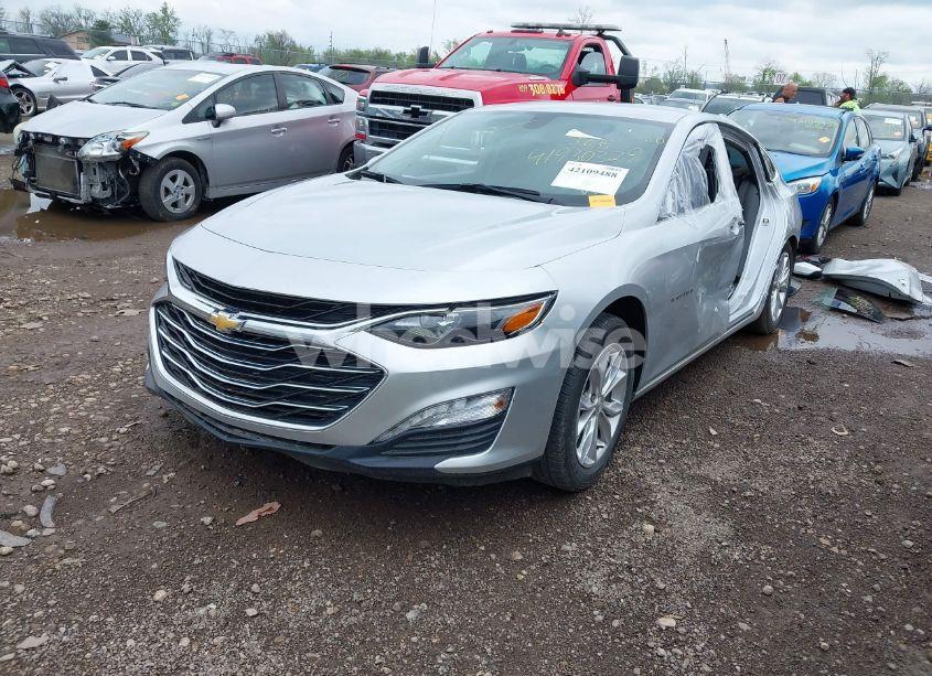 Photo 2 of 2019 Chevrolet Malibu LT (VIN 1G1ZD5ST8KF204974)