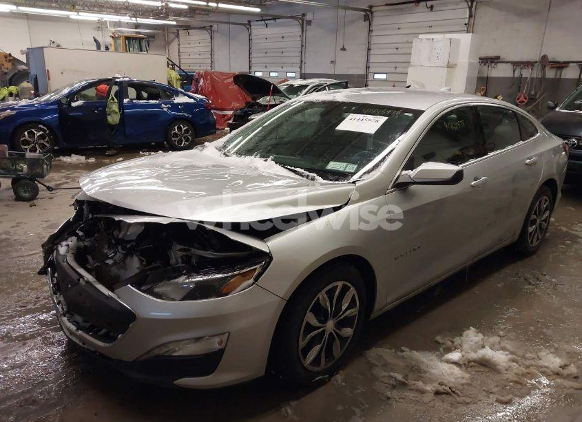 Photo 2 of 2020 Chevrolet Malibu FWD LT (VIN 1G1ZD5ST8LF013864)