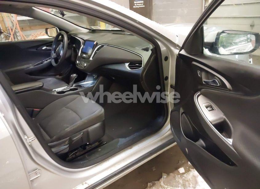 Photo 5 of 2020 Chevrolet Malibu FWD LT (VIN 1G1ZD5ST8LF013864)