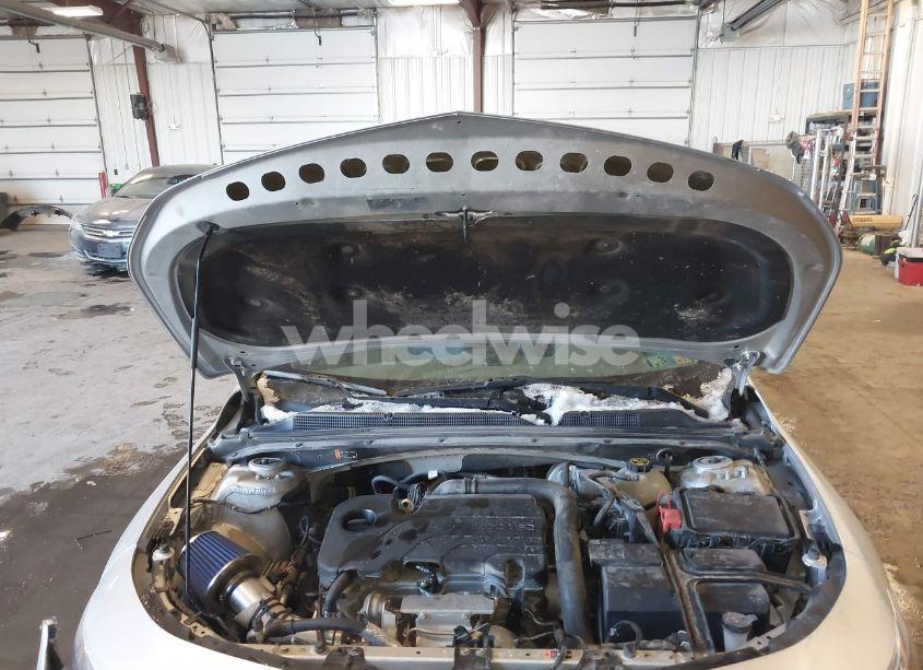 Photo 10 of 2020 Chevrolet Malibu FWD LT (VIN 1G1ZD5ST8LF039770)