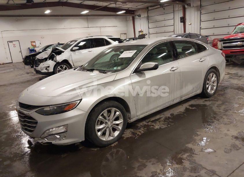 Photo 2 of 2020 Chevrolet Malibu FWD LT (VIN 1G1ZD5ST8LF039770)