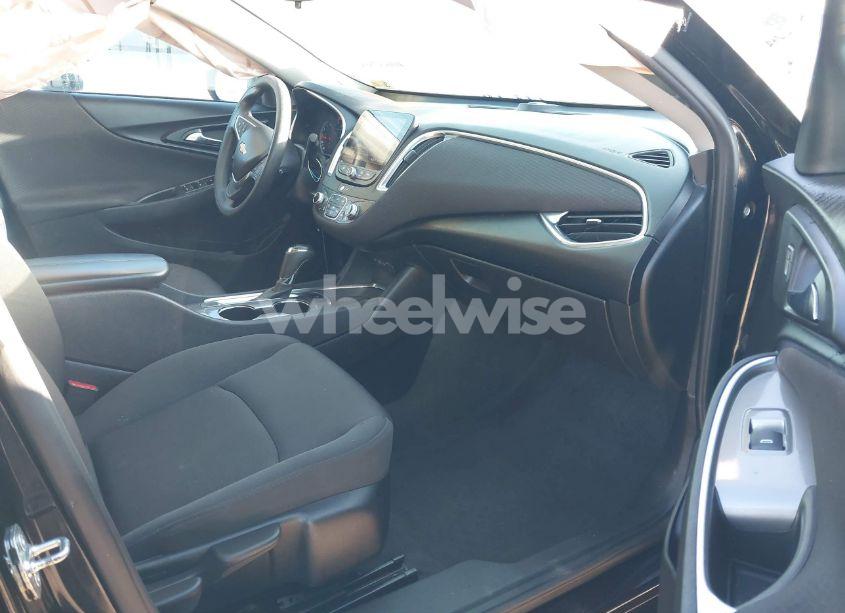 Photo 5 of 2020 Chevrolet Malibu FWD LT (VIN 1G1ZD5ST8LF047223)