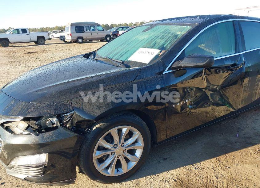 Photo 6 of 2020 Chevrolet Malibu FWD LT (VIN 1G1ZD5ST8LF047223)