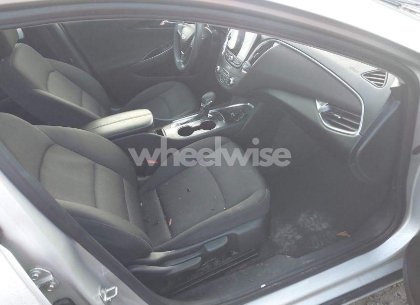 Photo 5 of 2020 Chevrolet Malibu FWD LT (VIN 1G1ZD5ST8LF053961)