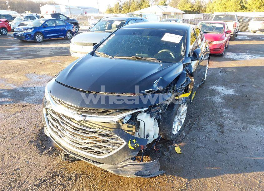 Photo 2 of 2020 Chevrolet Malibu FWD LT (VIN 1G1ZD5ST8LF056293)