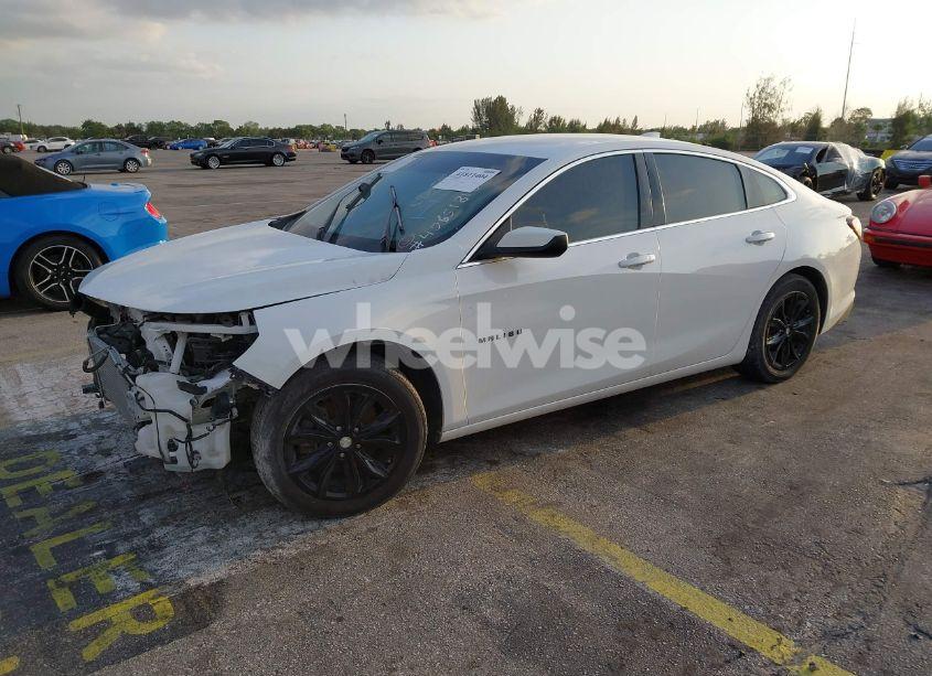 Photo 2 of 2020 Chevrolet Malibu FWD LT (VIN 1G1ZD5ST8LF066550)
