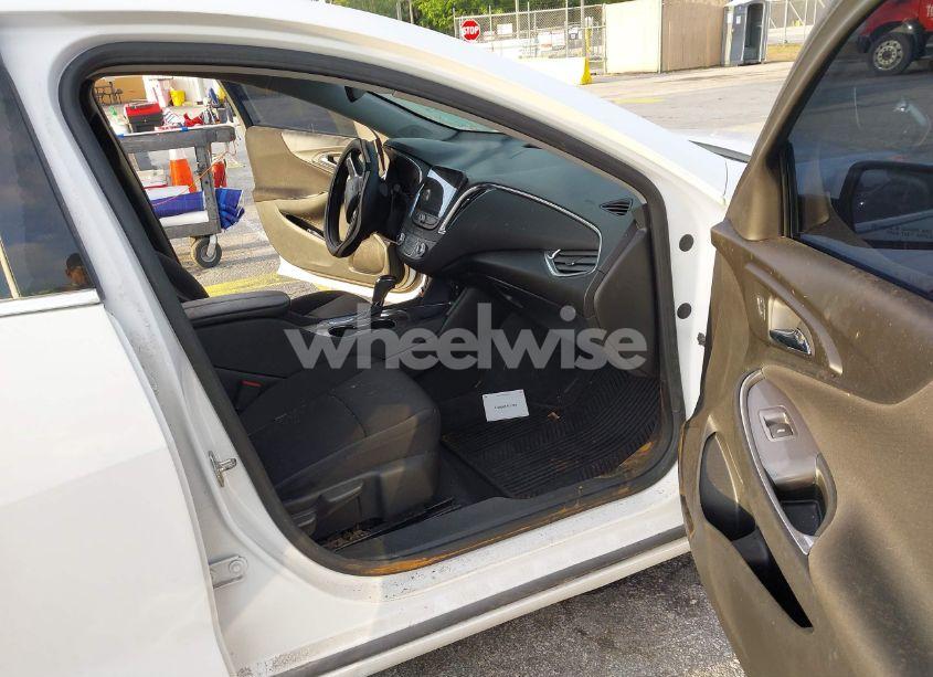 Photo 5 of 2020 Chevrolet Malibu FWD LT (VIN 1G1ZD5ST8LF066550)