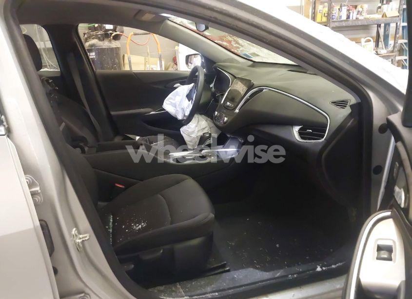 Photo 5 of 2020 Chevrolet Malibu FWD LT (VIN 1G1ZD5ST8LF076351)