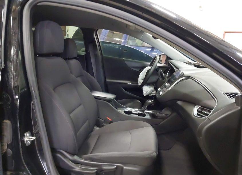 Photo 5 of 2020 Chevrolet Malibu FWD LT (VIN 1G1ZD5ST8LF110563)