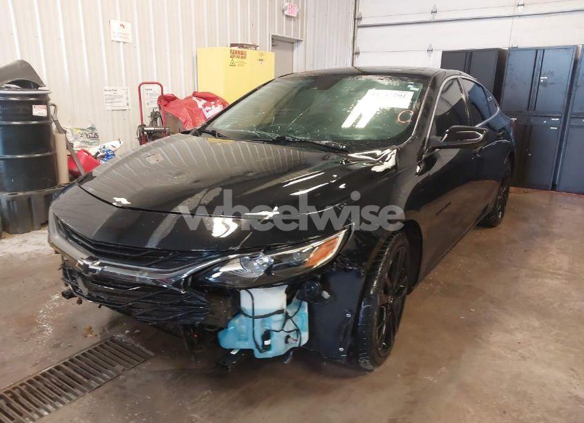 Photo 2 of 2020 Chevrolet Malibu FWD LT (VIN 1G1ZD5ST8LF140131)