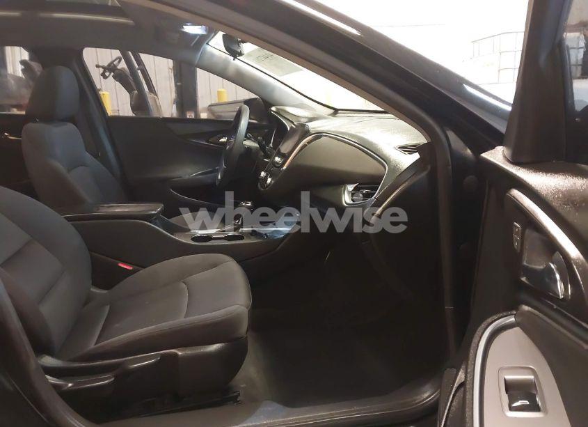 Photo 5 of 2020 Chevrolet Malibu FWD LT (VIN 1G1ZD5ST8LF140131)