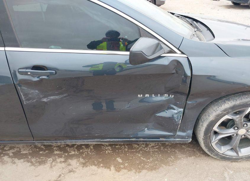 Photo 6 of 2020 Chevrolet Malibu FWD LT (VIN 1G1ZD5ST8LF156555)