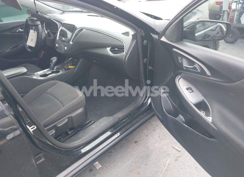 Photo 5 of 2021 Chevrolet Malibu FWD LT (VIN 1G1ZD5ST8MF028284)