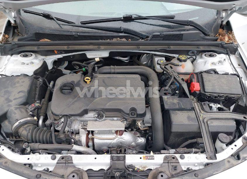 Photo 10 of 2022 Chevrolet Malibu FWD LT (VIN 1G1ZD5ST8NF105205)