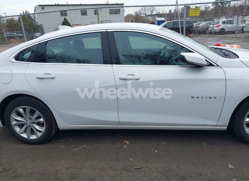 Photo 12 of 2022 Chevrolet Malibu FWD LT (VIN 1G1ZD5ST8NF105205)