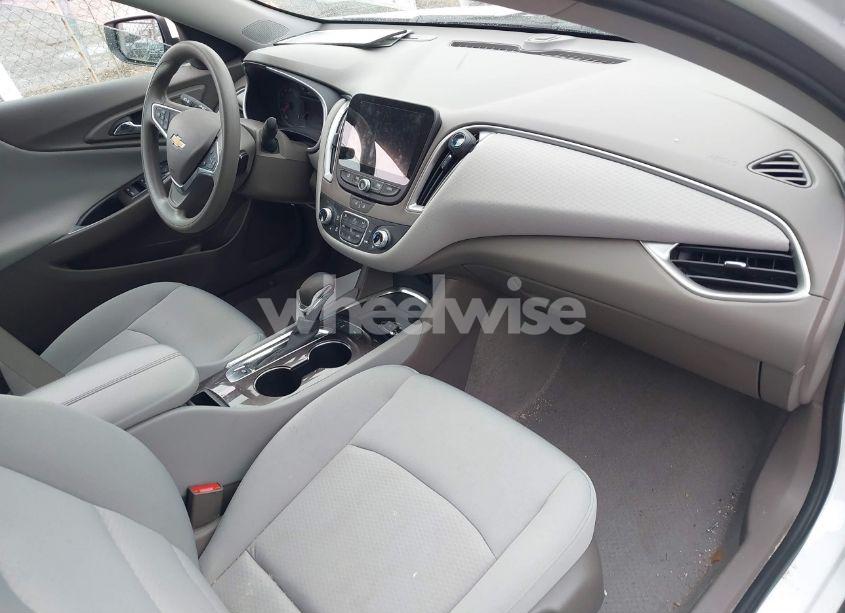 Photo 5 of 2022 Chevrolet Malibu FWD LT (VIN 1G1ZD5ST8NF105205)