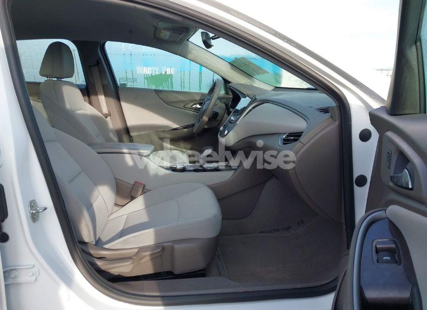 Photo 5 of 2022 Chevrolet Malibu FWD LT (VIN 1G1ZD5ST8NF149267)