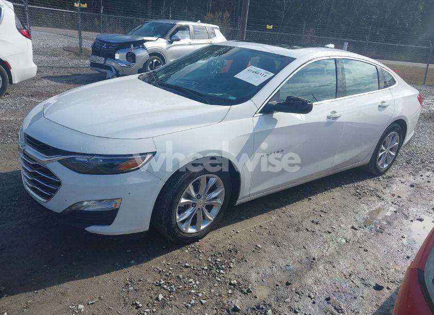 Photo 2 of 2024 Chevrolet Malibu FWD 1LT (VIN 1G1ZD5ST8RF127002)