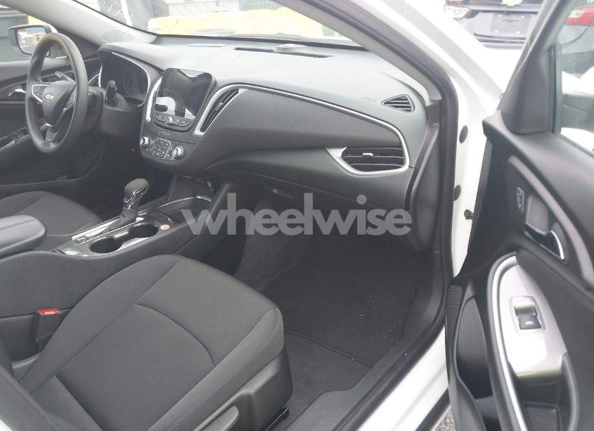 Photo 5 of 2024 Chevrolet Malibu FWD 1LT (VIN 1G1ZD5ST8RF222126)