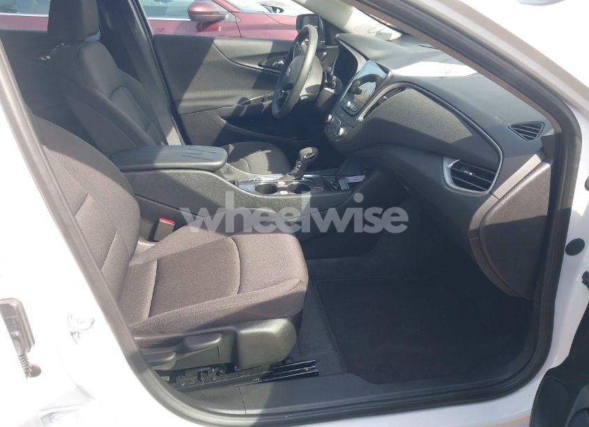 Photo 5 of 2025 Chevrolet Malibu FWD 1LT (VIN 1G1ZD5ST8SF146137)