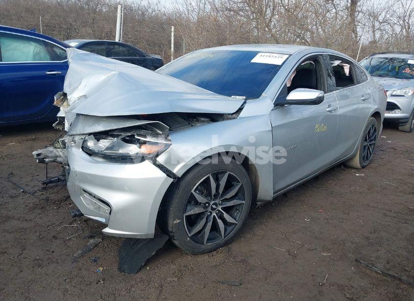 Photo 2 of 2018 Chevrolet Malibu LT (VIN 1G1ZD5ST9JF102047)