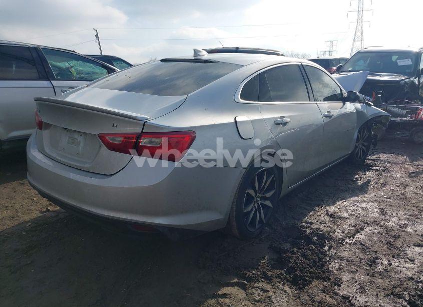 Photo 4 of 2018 Chevrolet Malibu LT (VIN 1G1ZD5ST9JF102047)