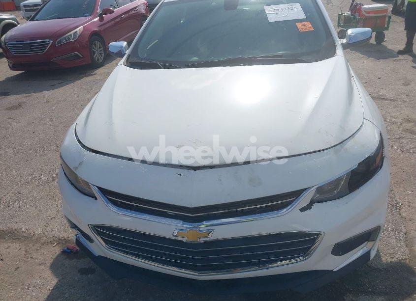 Photo 10 of 2018 Chevrolet Malibu LT (VIN 1G1ZD5ST9JF125831)