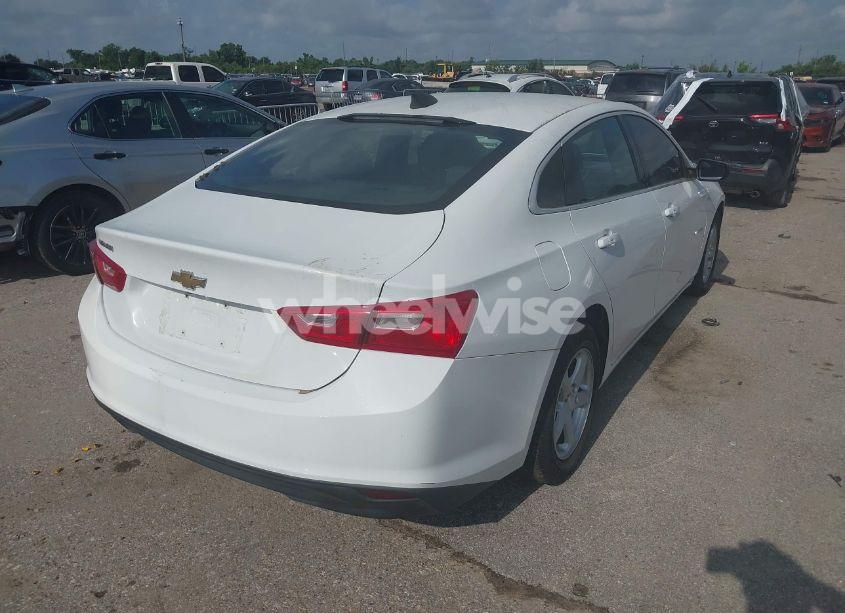 Photo 4 of 2018 Chevrolet Malibu LT (VIN 1G1ZD5ST9JF125831)