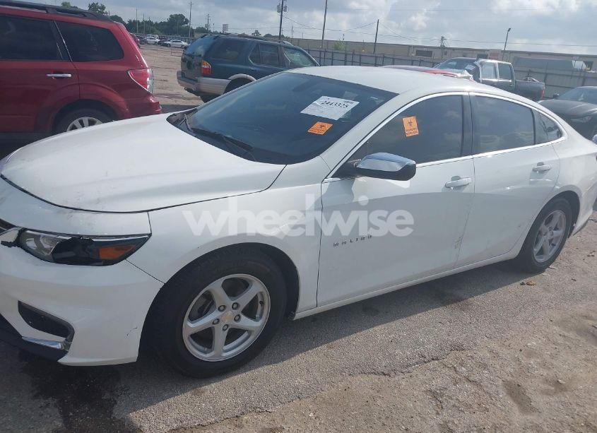 Photo 6 of 2018 Chevrolet Malibu LT (VIN 1G1ZD5ST9JF125831)