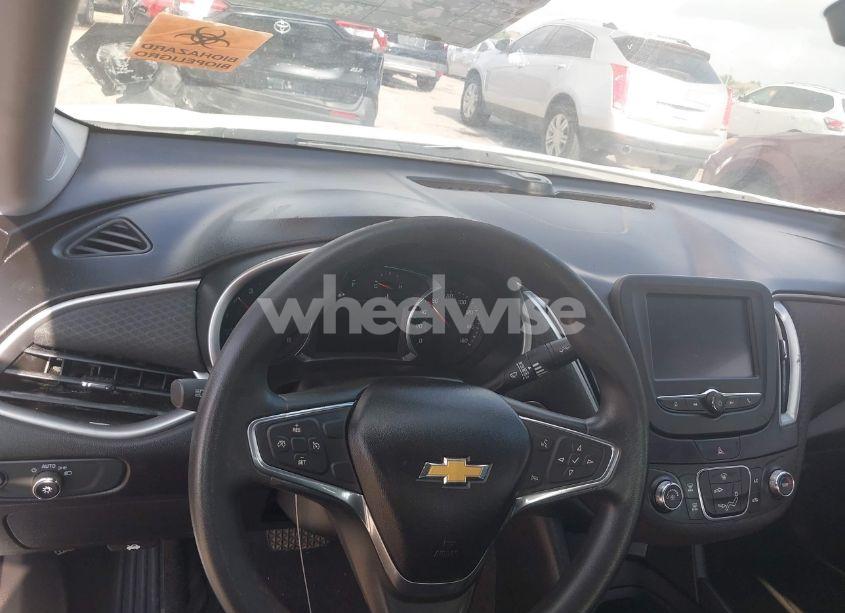 Photo 7 of 2018 Chevrolet Malibu LT (VIN 1G1ZD5ST9JF125831)