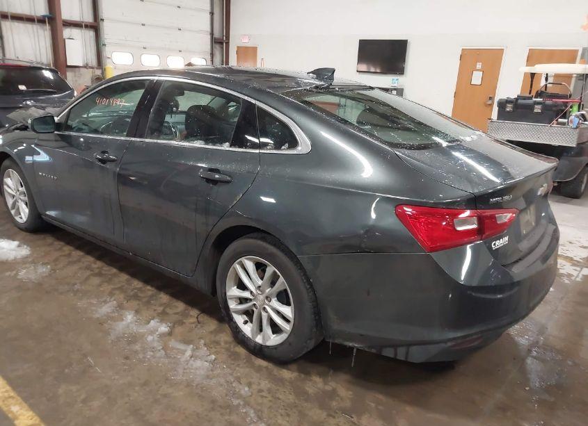 Photo 3 of 2018 Chevrolet Malibu LT (VIN 1G1ZD5ST9JF130642)