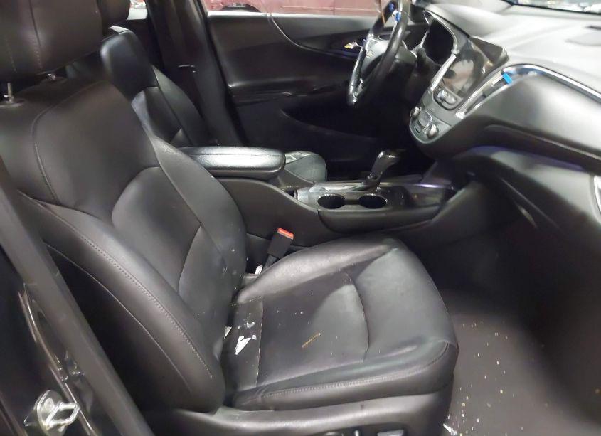 Photo 5 of 2018 Chevrolet Malibu LT (VIN 1G1ZD5ST9JF130642)