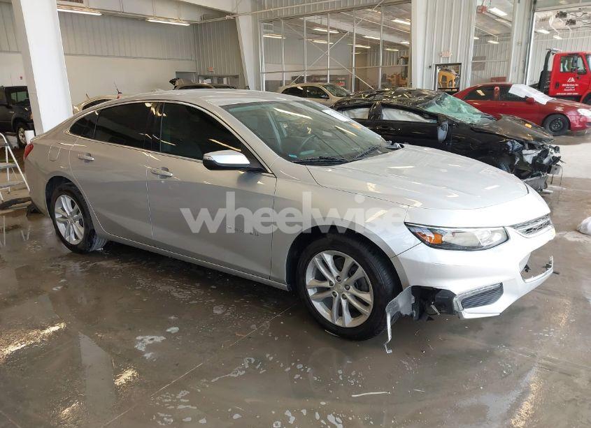 2018 Chevrolet Malibu LT (VIN 1G1ZD5ST9JF132794) main photo