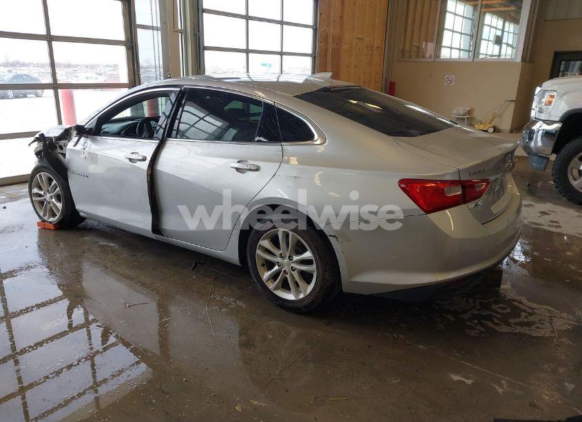 Photo 3 of 2018 Chevrolet Malibu LT (VIN 1G1ZD5ST9JF132794)