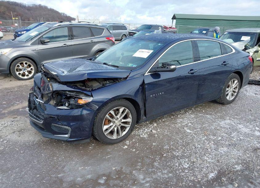 Photo 2 of 2018 Chevrolet Malibu LT (VIN 1G1ZD5ST9JF142287)