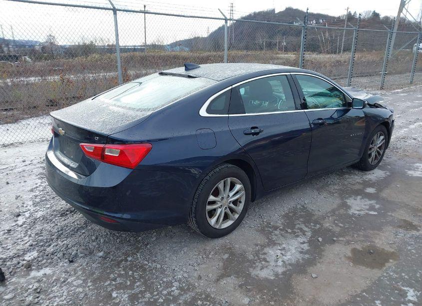 Photo 4 of 2018 Chevrolet Malibu LT (VIN 1G1ZD5ST9JF142287)