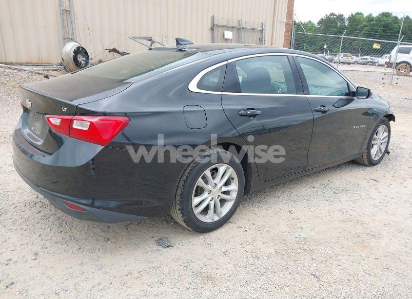 Photo 4 of 2018 Chevrolet Malibu LT (VIN 1G1ZD5ST9JF152446)
