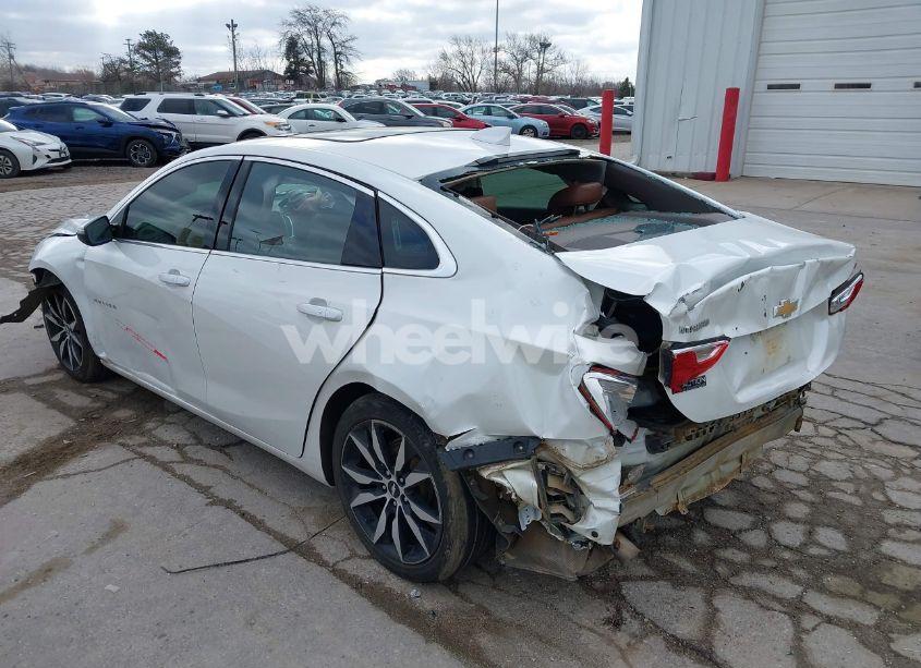 Photo 3 of 2018 Chevrolet Malibu LT (VIN 1G1ZD5ST9JF156917)