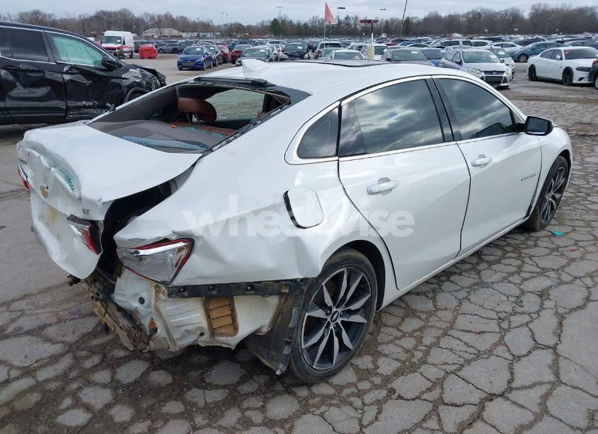 Photo 4 of 2018 Chevrolet Malibu LT (VIN 1G1ZD5ST9JF156917)
