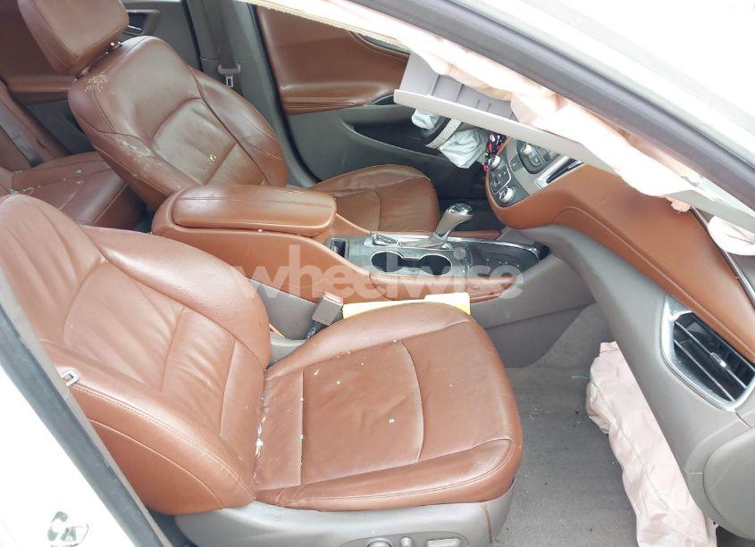 Photo 5 of 2018 Chevrolet Malibu LT (VIN 1G1ZD5ST9JF156917)