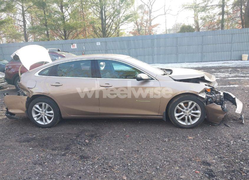 Photo 13 of 2018 Chevrolet Malibu LT (VIN 1G1ZD5ST9JF156982)